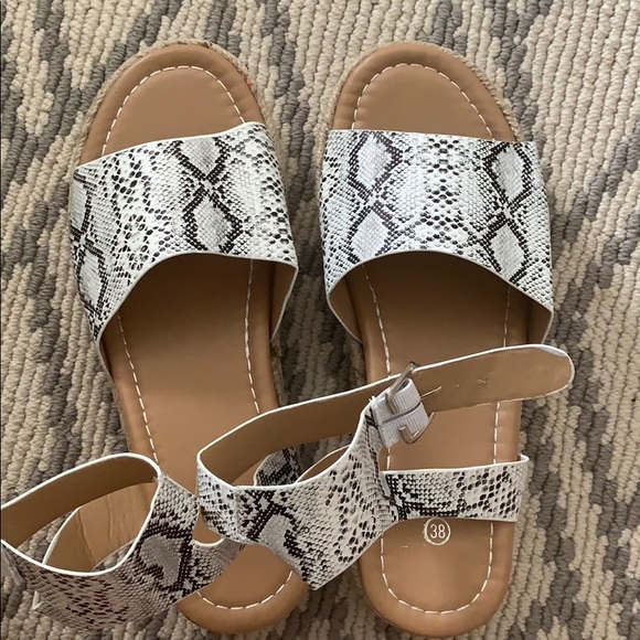 White Snake Print platform sandals - Picture 2 of 3
